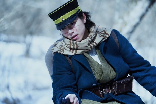 【写真を見る】山崎賢人が主人公の杉元佐一を演じる