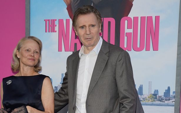 【写真を見る】いまではすっかり“復讐の鬼”が板についたリーアム・ニーソンの出世作！賛否両論を巻き起こしたカルト的ヒーロー映画とは？