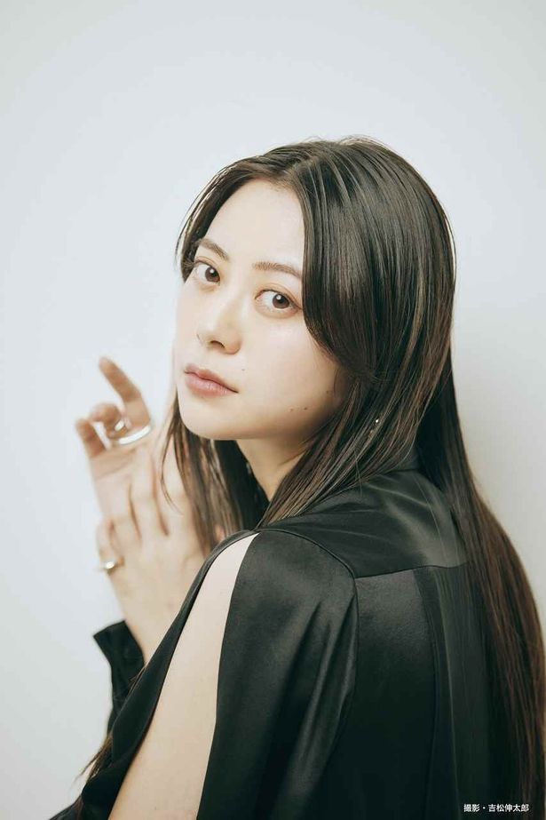 【写真を見る】山下リオがパラノイア的な恐怖に苛まれていく主人公を狂演！