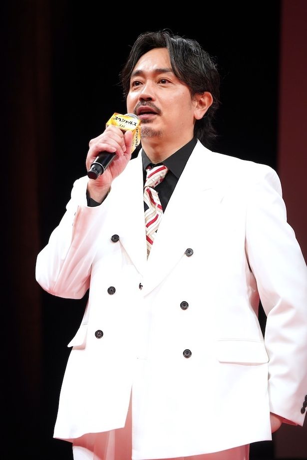 頭に血が上りやすい性格だが人情深い殺し屋のシンを演じた青柳翔