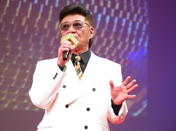 すっかり落ちぶれてしまった元武闘派の村雨役の小沢仁志