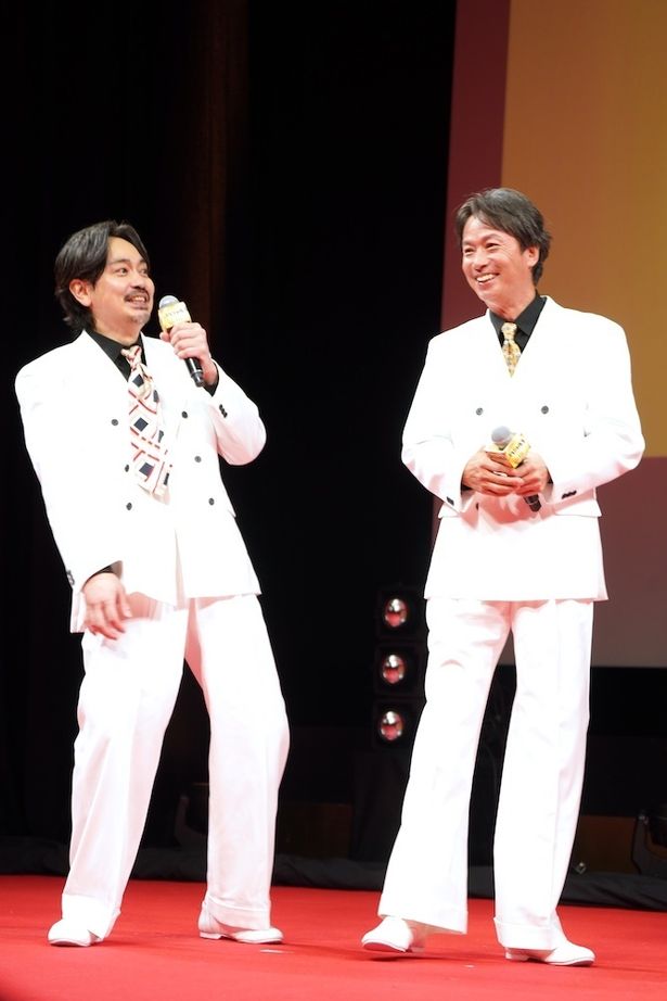 身振り手振りでトークを展開