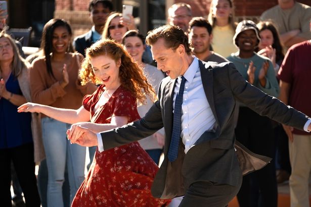 『ラ・ラ・ランド』の振付師マンディ・ムーアが手がけたダンスシーンも必⾒