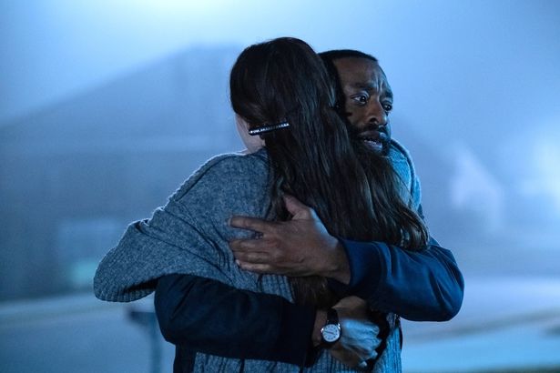 トム・ヒドルストンが謎めいた主人公を熱演