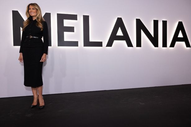 ファーストレディ、メラニア・トランプの視点を通し、2025年の大統領就任式までの20日間を、これまでにないほどの近距離で映し出す