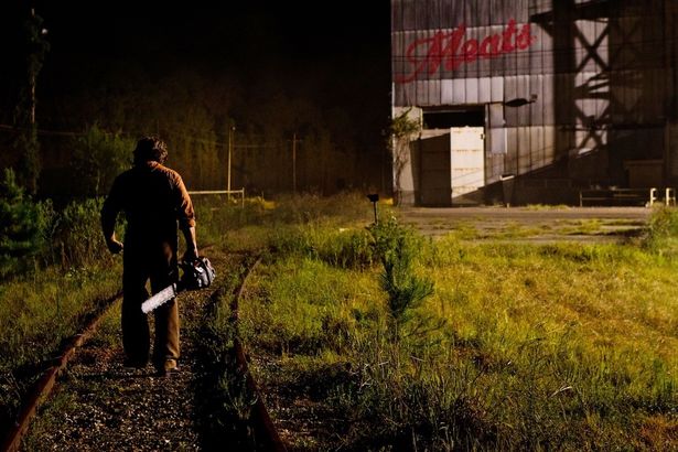 ライオンズゲートによるリブートは3D映画として製作された(画像は『飛びだす 悪魔のいけにえ レザーフェイス一家の逆襲』より)