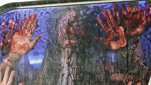 直近作は劇場公開が見送られ、Netflix配信に…(画像は『悪魔のいけにえ レザーフェイス・リターンズ』より)