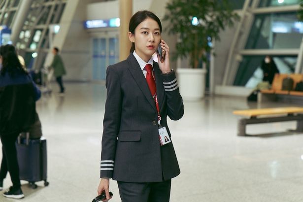 スルギ(イ・ジュミョン)は真っすぐで誠実な性格。どん底にいるジョンウとも自然体で向き合う