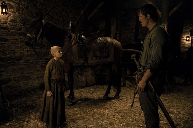 馬小屋で運命的に出会いを果たしたダンクとエッグ