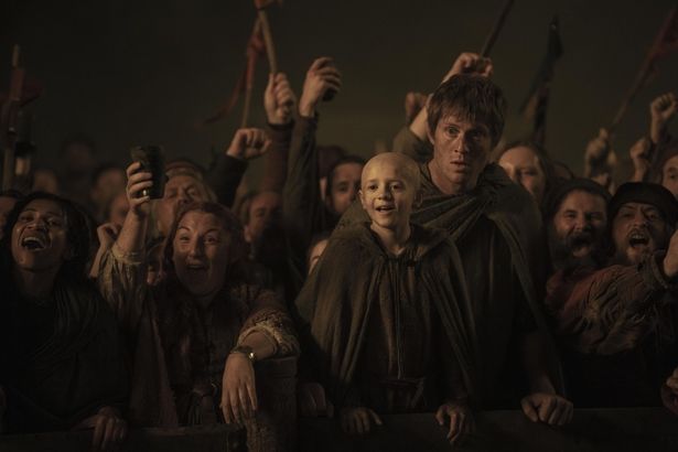 馬上槍試合を観戦する2人