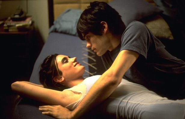 サラの息子ハリーと恋人のマリオン