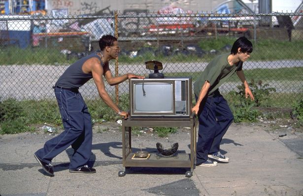 ハリーたちは麻薬売買に手を染めてしまう