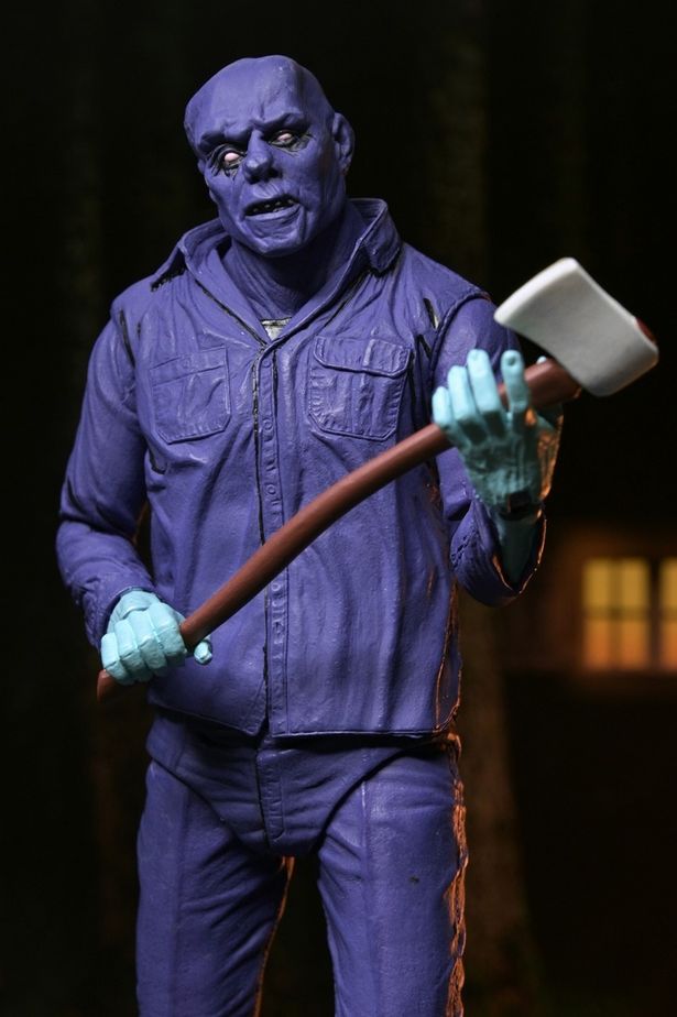 マスクを外すと素顔は…(「クラシック・ビデオゲーム・アピアランス/ 13日の金曜日: ジェイソン・ボーヒーズ 7インチ アクションフィギュア」)