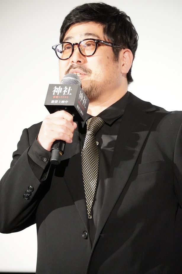 「映画はいかがだったでしょうか」と呼びかけ、大きな拍手を浴びた熊切和嘉監督