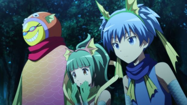 魚人のような恰好をした殺せんせー、カエデ、渚(『劇場版「暗殺教室」みんなの時間』)