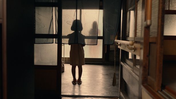 【写真を見る】前回の大賞受賞作が初配信！“おるすばん”をしている5歳の少女に起こる不思議なできごととは…(『夏の午後、おるすばんをしているの』)