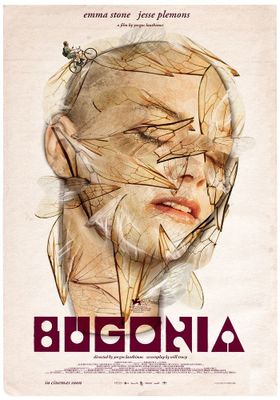 ミシェルの顔を埋め尽くす「ミツバチ」の⽻の上をシュールに⾃転⾞で⾛るテディ