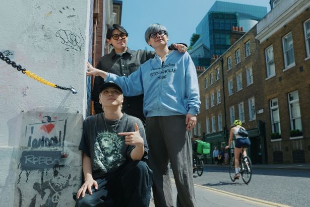 自由時間に観光を楽しむメンバーを見ることができるのも本作の見どころ！