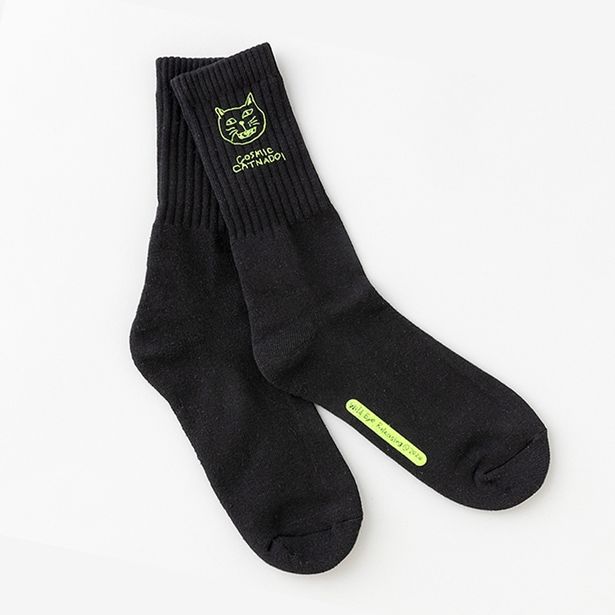 足元にも猫を！手書きデザインのワンポイントの靴下