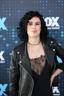 長女ルーマーを筆頭にした3姉妹が話題に！