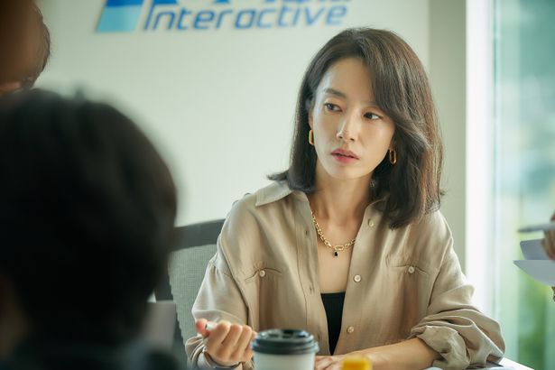 クァク・ソニョン演じる、チャンウクの頼れる頼れる部下、キム理事(『ロビー！　4000億円を懸けた仁義なき18ホール』)