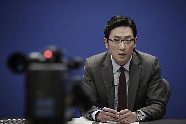 電話越しにテロリストと緊迫した駆け引きを繰り広げていく『テロ，ライブ』