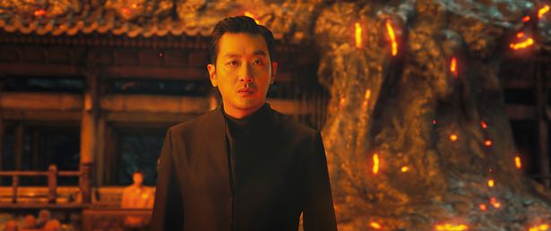 敏腕弁護士として、主人公の冥界での裁判に同行するカンニムを好演(「神と共に」シリーズ)