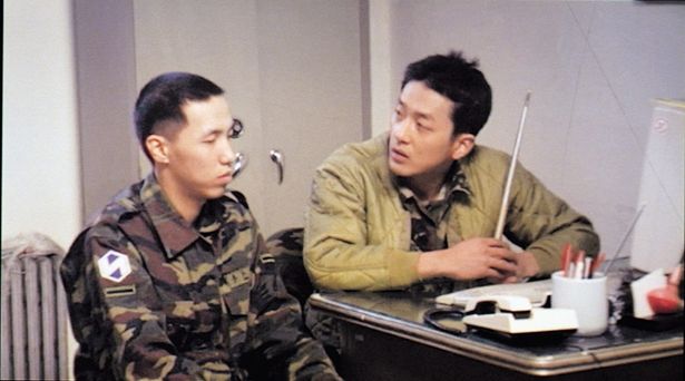 ハ・ジョンウは除隊を間近に控える兵長テジョンを演じ、韓国国内で高い評価を獲得した(『許されざるもの』)