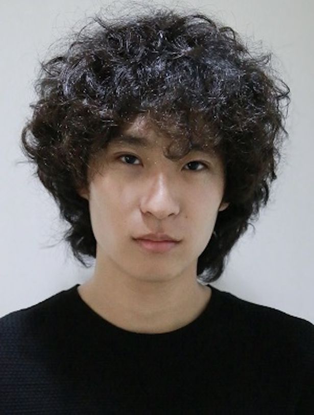 大人たちを翻弄する中学3年生の海斗を演じる上阪隼人