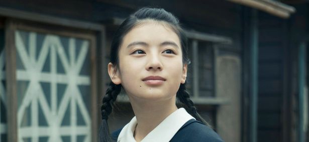 1945年の日本で百合と歳の近い女学生の千代役の出口夏希