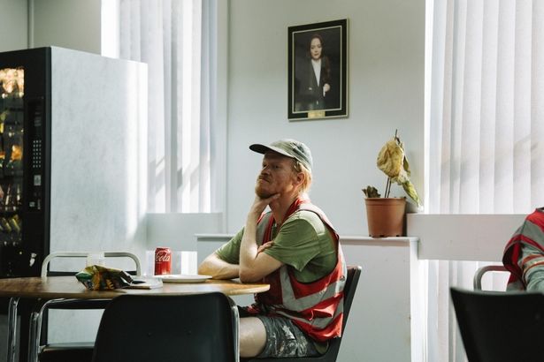 ミシェルを誘拐したテディ、実はミシェルがCEOを務める会社の末端社員でもあった