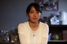 『祈りの幕が下りる時』に出演の飯豊まりえ。舞台女優役で登場する