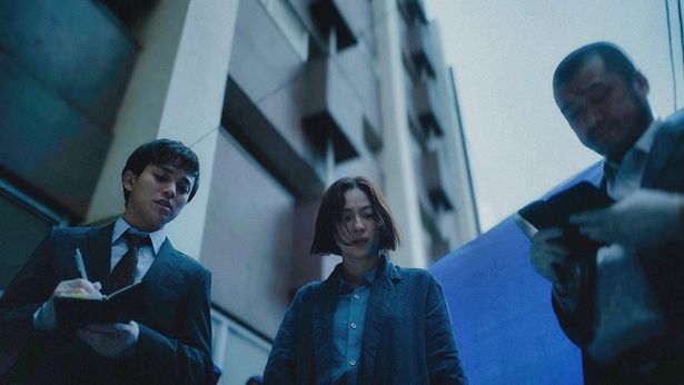 刑事の堂本(中村アン)は、各地で発見された死体のある共通点に気づき、謎を解明しようとする