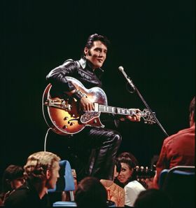 バズ・ラーマンが手がけるエルヴィス・プレスリーの没⼊型映像作品『EPiC: Elvis Presley in Concert』5月日本公開決定