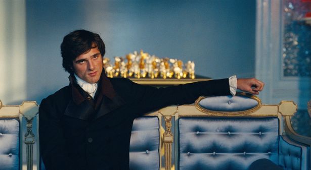 ヒースクリフを演じるのは、『フランケンシュタイン』でアカデミー賞助演男優賞にノミネートされているジェイコブ・エロルディ