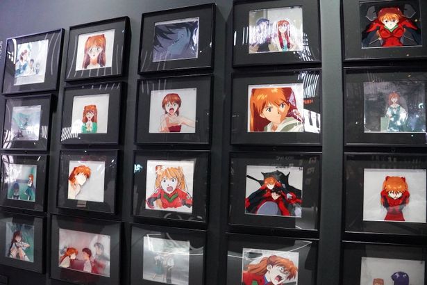 作品の貴重な制作資料が並ぶ