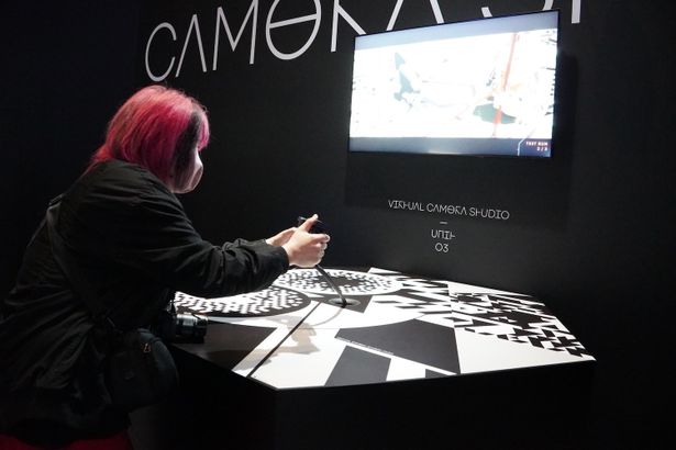 ヴァーチャルカメラスタジオは、実際に触りながら体験できるコンテンツ