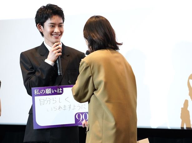 寸劇をスタートした菅野が山時にじわりじわりと近づいて…