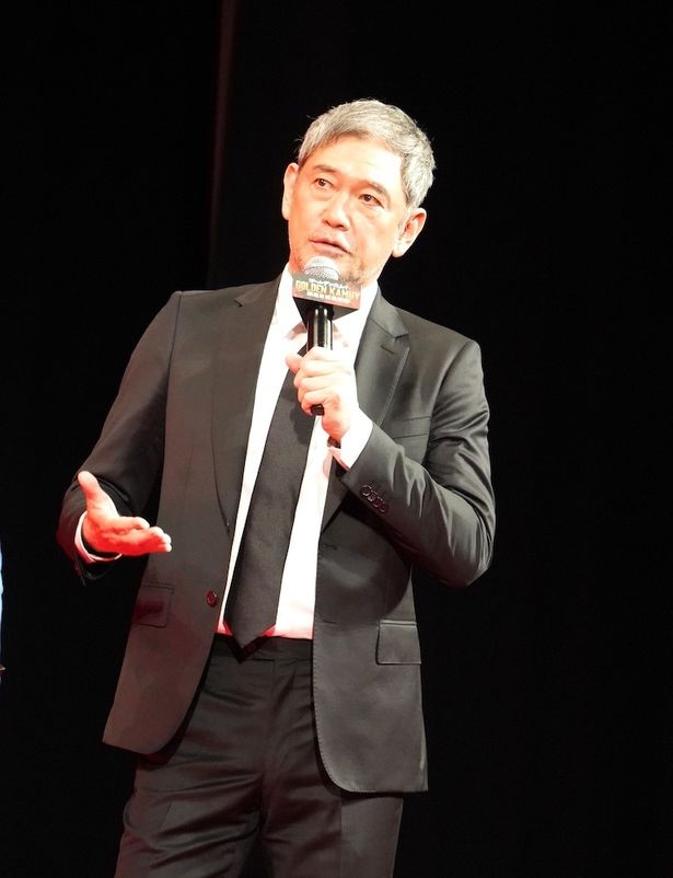 脱獄囚の一人、都丹庵士役の杉本哲太