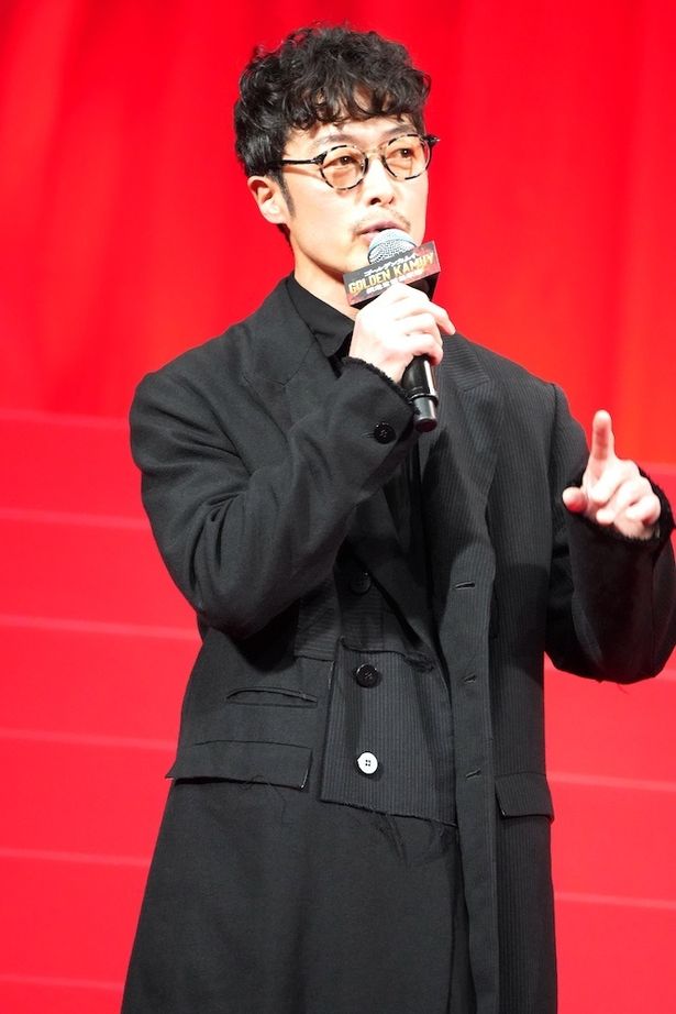 撮影現場でのうれしい出来事を報告する場面も