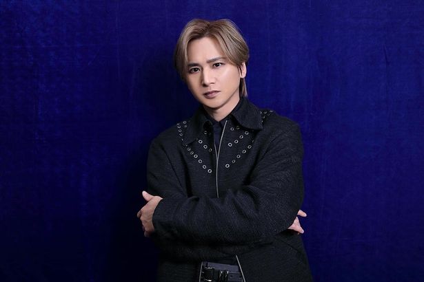 【写真を見る】「ヒゲが似合ってうらやましい」とダンディな役への憧れを語った堂本光一