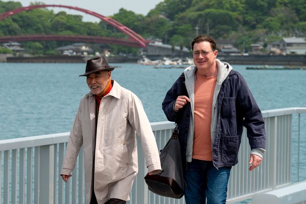 フィリップはかつてのスターを取材する記者を装い、喜久雄の傍らに立つことに