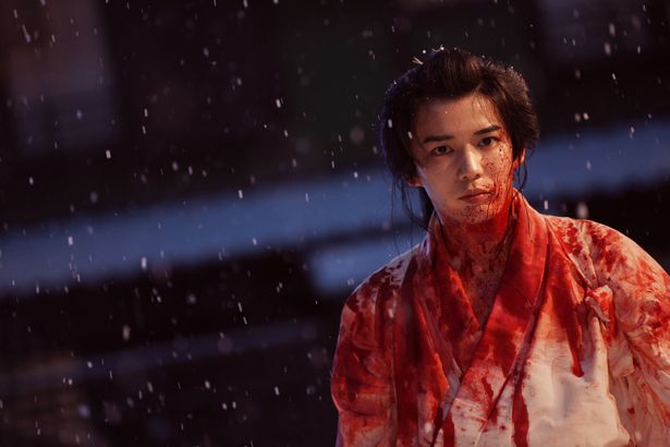 【写真を見る】長尾謙杜演じる、美談として語り継がれる仇討ちを成し遂げた菊之助