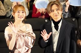 『劇場版 転生したらスライムだった件 蒼海の涙編』舞台挨拶を大いに盛り上げた堂本光一と、リムル役の岡咲美保