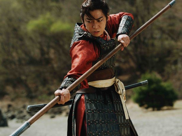 槍術にかけて右に出る者のいない天才武人・林冲を亀梨和也が演じる