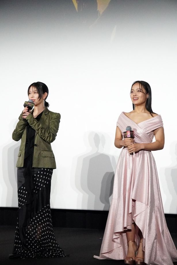 【写真を見る】第1子出産後初の公の場となった高畑充希、エルファバイメージの緑ジャケットに水玉スカートで登場