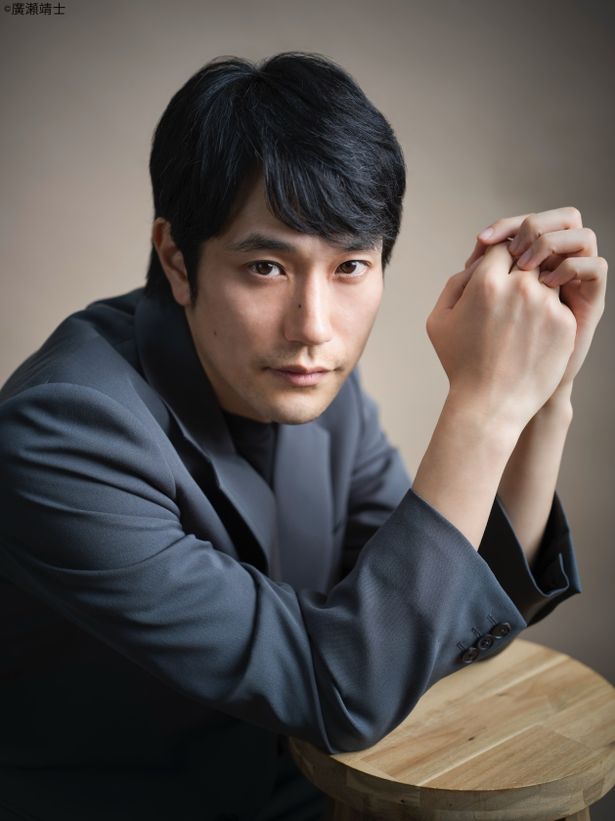 松山ケンイチが演じるのは若くして妻を亡くした寄子の幼なじみ、好浩