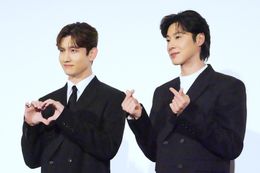 映画『東方神起 20th Anniversary Film『IDENTITY』』(公開中)の公開記念舞台挨拶に東方神起のユンホ、チャンミンが登場！