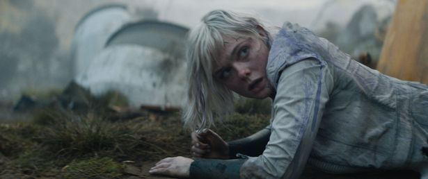 上半身のアンドロイド、ティア