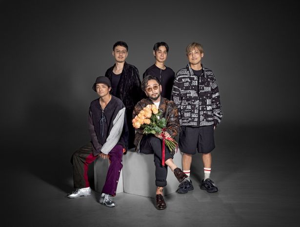 今年で結成25周年を迎える5⼈組ロックバンドORANGE RANGEの新曲『ドラマティック平凡』が主題歌に決定！